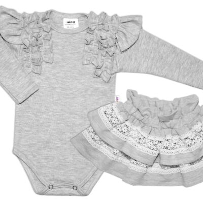 BABY NELLYS 2 dielna súprava, body dl.rukáv + suknička s krajkou a volánikmi