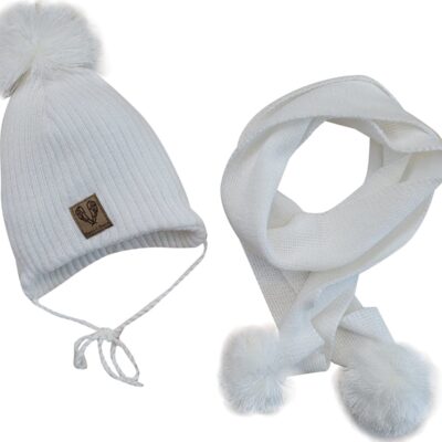 Dvojvrstvová pletená čiapočka na zaväzovanie + šál s brmbolcami, biela