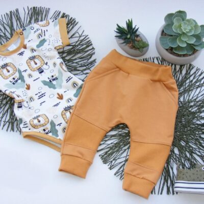 G-baby 2-dielna sada body kr. rukáv, tepláčiky Lion - horčicová, veľ. 98