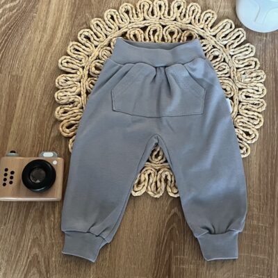 Tepláky s vreckami, bavlna Mamatti, Dino park - šedé, veľ. 62