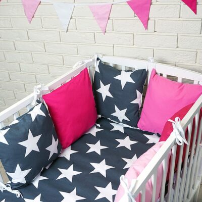 Vankúšikový mantinel s obliečkami - hviezdy, čierná/malinová, 120x90 cm